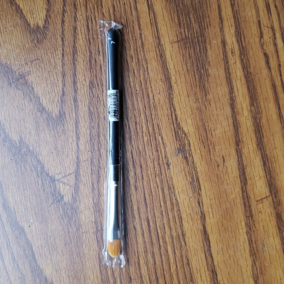 NARS Flat Concealer Brush #7 - Picture 8 of 9
